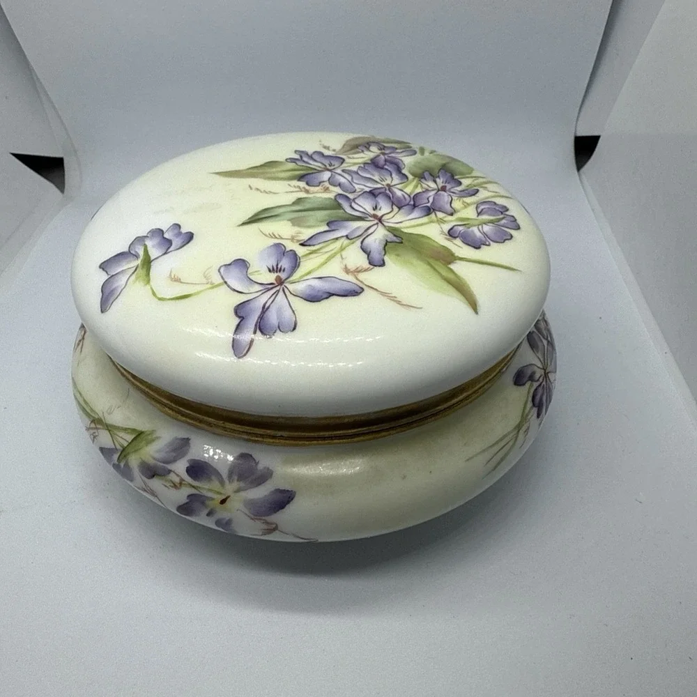T&V France Limoges Hand Painted Dresser‎ Powder Trinket Box Floral Purple